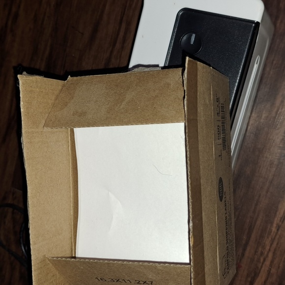 NWOT-Tangmaxx Thermal label printer. 1 stack of 4x6 Shipping labels. - Picture 3 of 10